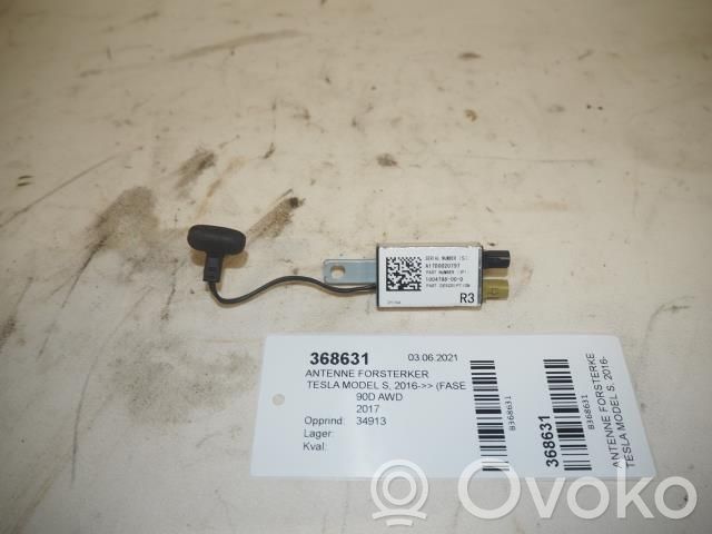Tesla Model S Antenos stiprintuvas 