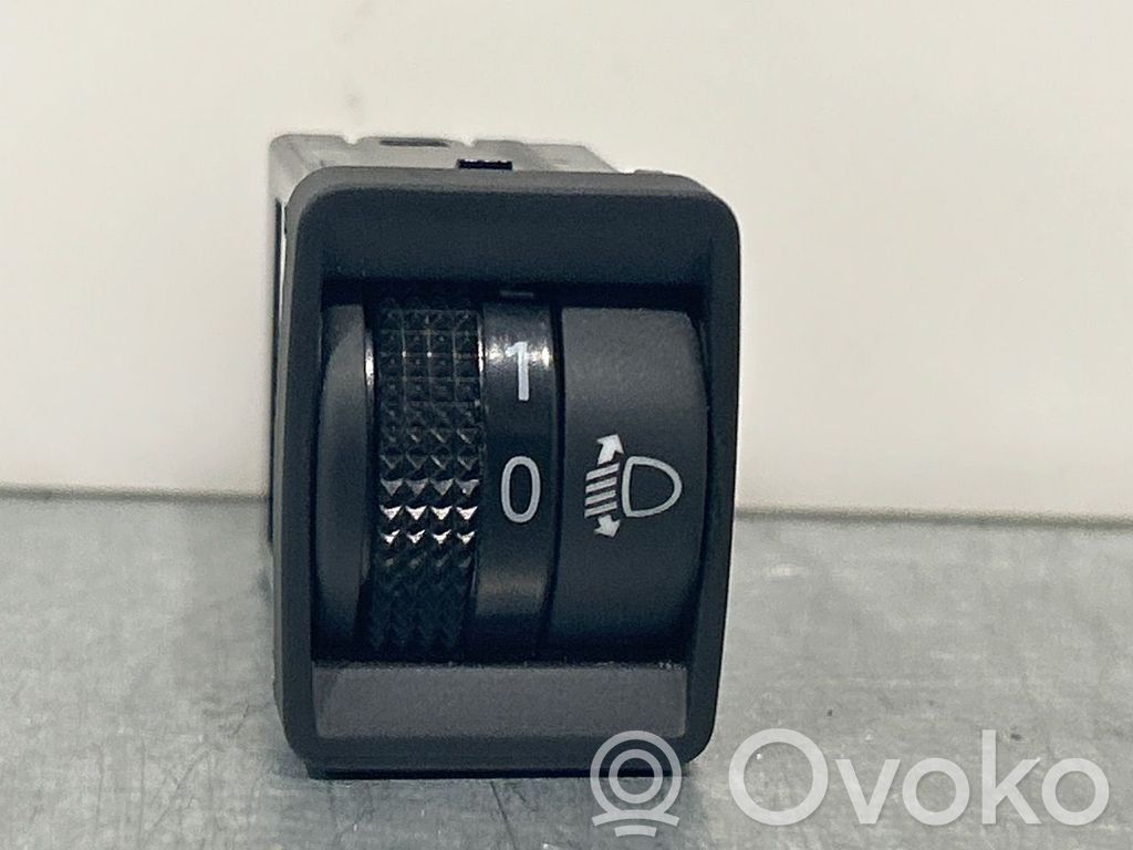 Nissan Note (E12) Light switch 