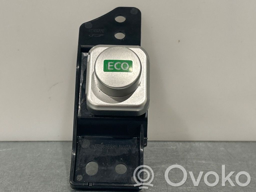 Nissan Note (E12) Other switches/knobs/shifts 