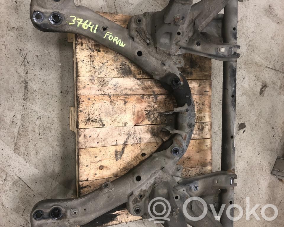 Tesla Model 3 Priekinis traversas 