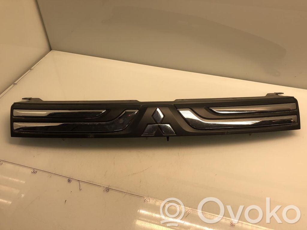 Mitsubishi Outlander Etusäleikkö 