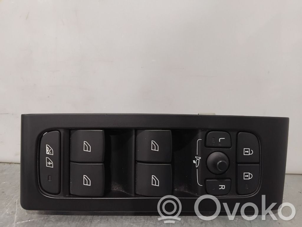 Volvo XC40 Electric window control switch 