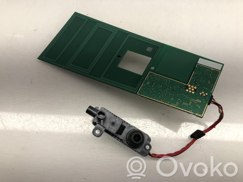 Tesla Model Y Windshield/windscreen camera 