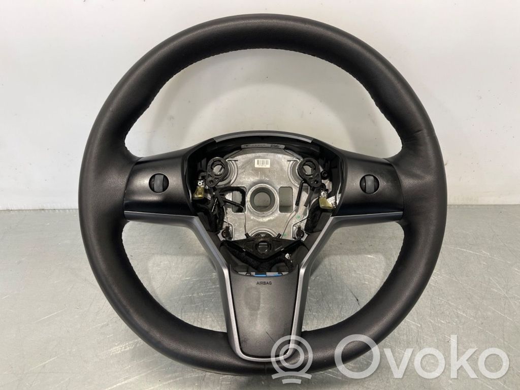 Tesla Model 3 Stūre 