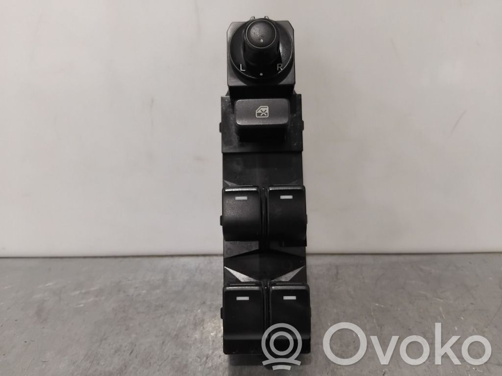 Mazda CX-5 Electric window control switch 