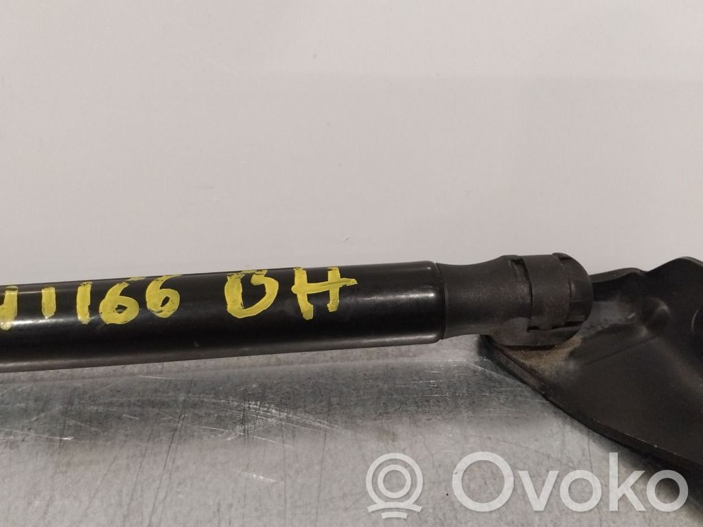 Suzuki SX4 S-Cross Tailgate/trunk strut/damper 