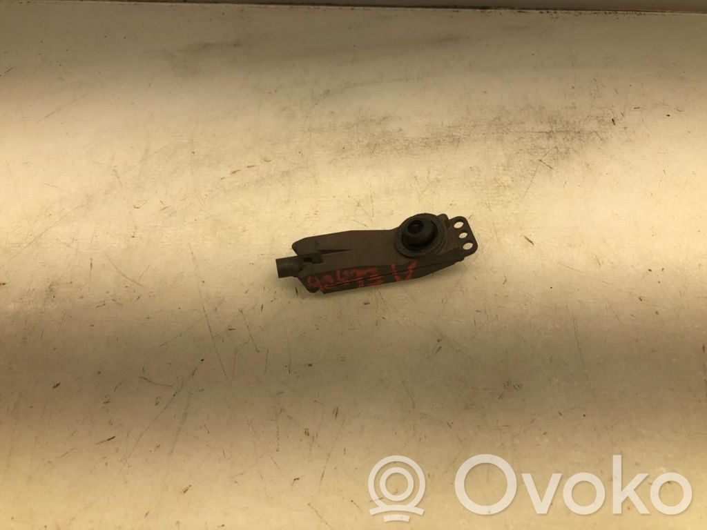 Tesla Model S Priekinio stiklo kamera 