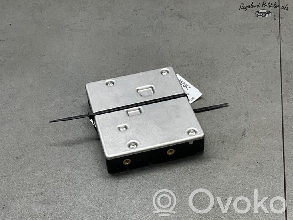 Lexus UX Radio/CD/DVD/GPS head unit 