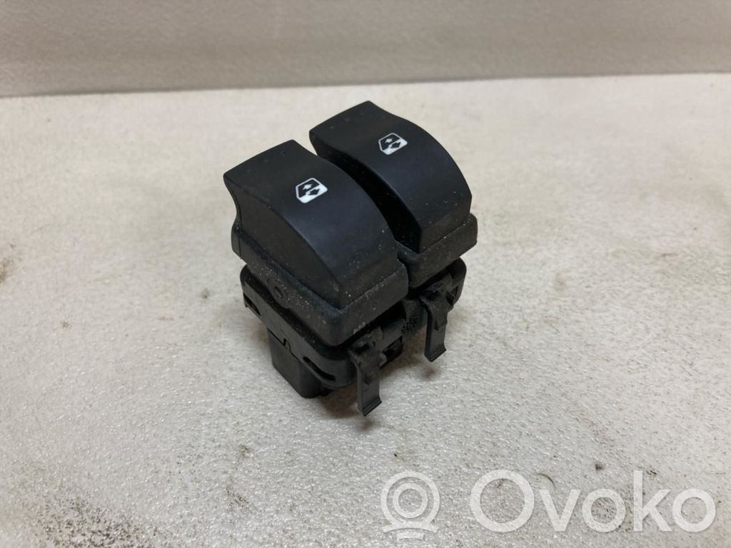 Opel Vivaro Electric window control switch 