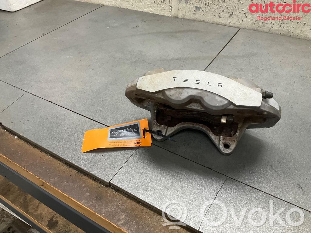 Tesla Model 3 Передний суппорт 