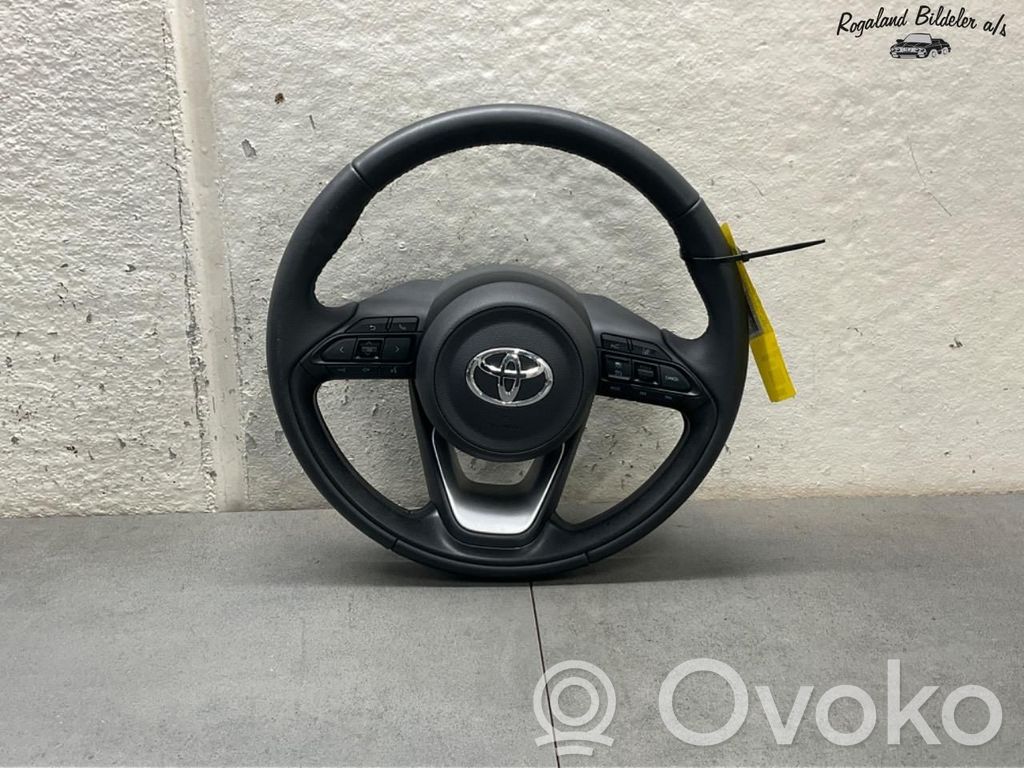 Toyota Yaris XP210 Ohjauspyörä