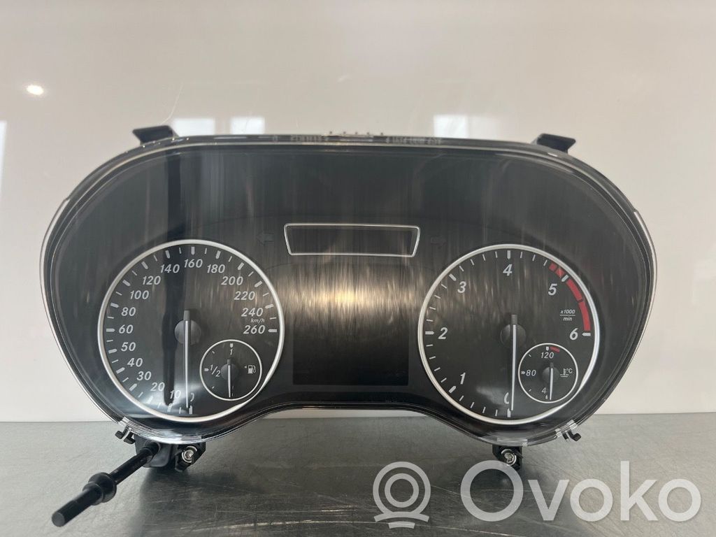 Mercedes-Benz A W176 Geschwindigkeitsmesser Cockpit