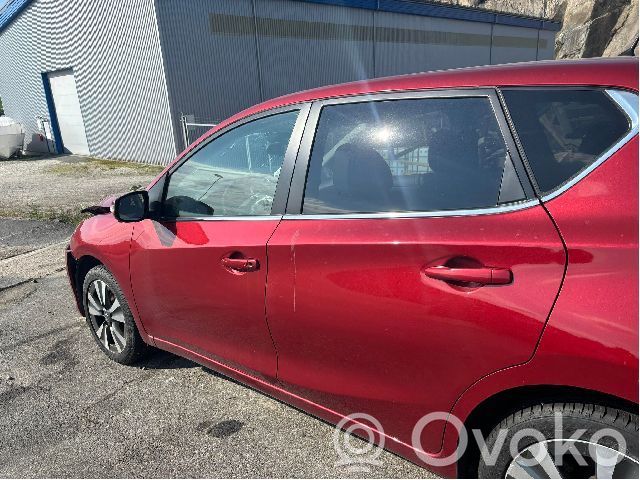 Nissan Pulsar Puerta trasera 