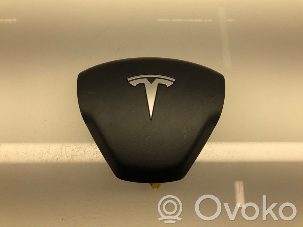 Tesla Model Y Ohjauspyörän turvatyyny 