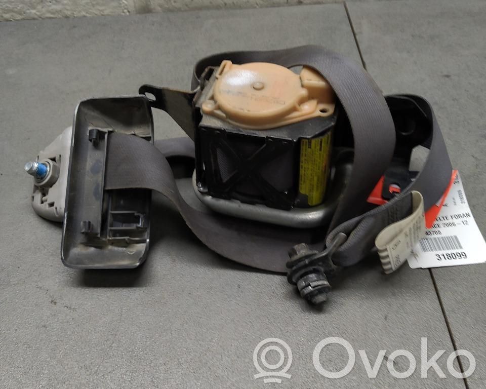 Toyota Hiace (H200) Sicherheitsgurt vorne 