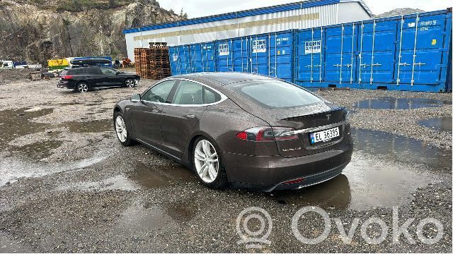Tesla Model S Takajarrusatula 