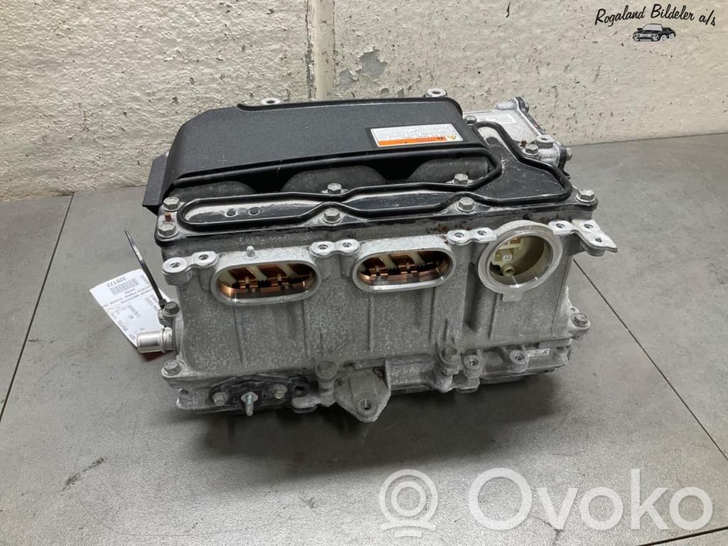 Toyota Prius+ (ZVW40) Convertisseur / inversion de tension inverseur 