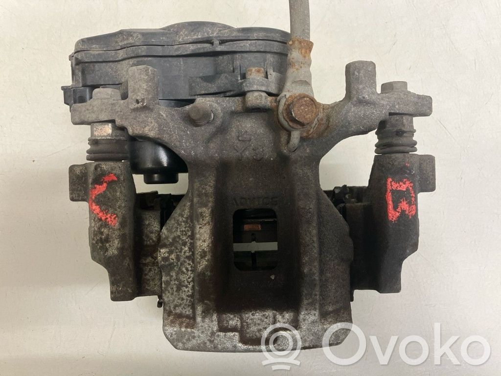 Toyota C-HR I Tylny zacisk hamulcowy 