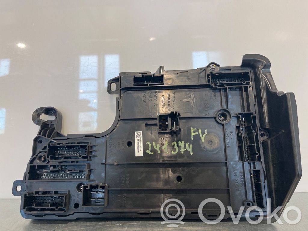 Tesla Model 3 Citu veidu vadības bloki / moduļi 