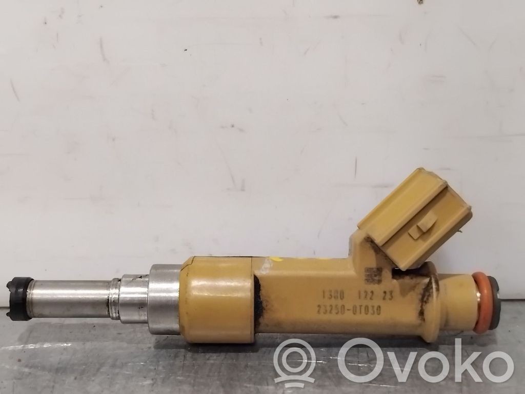 Toyota Avensis T270 Injector combustibil 