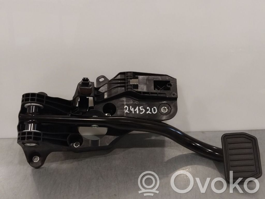 Tesla Model Y Assemblage pédale 