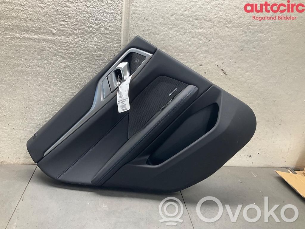 BMW i4 Boczki / Poszycie drzwi przednich 