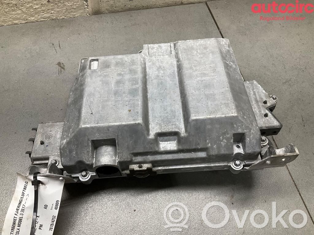 Tesla Model 3 Suspension ride height/mode switch 