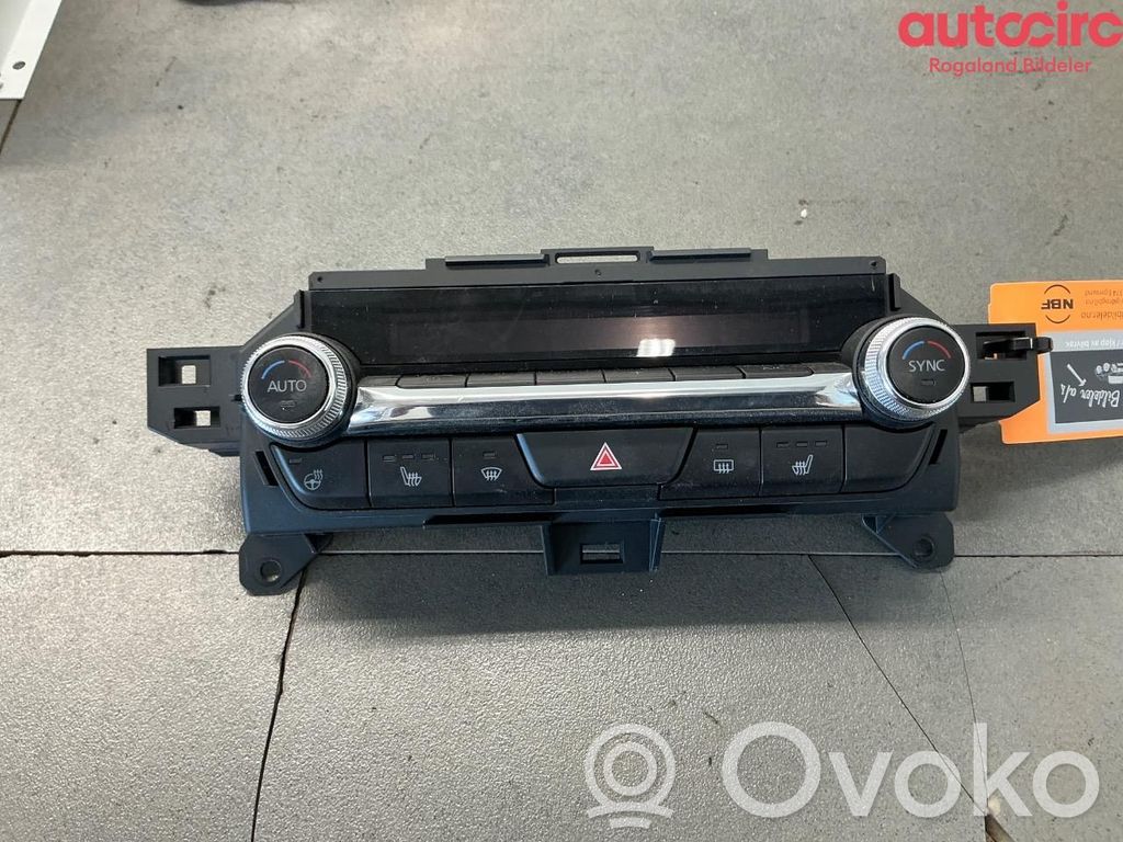 Mazda CX-30 Console centrale, commande chauffage/clim 