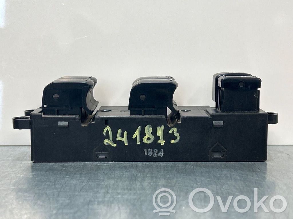 Subaru Forester SH Electric window control switch 