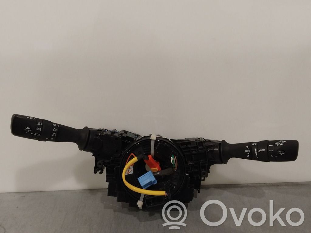 Toyota RAV 4 (XA40) Autres commutateurs / boutons / leviers 