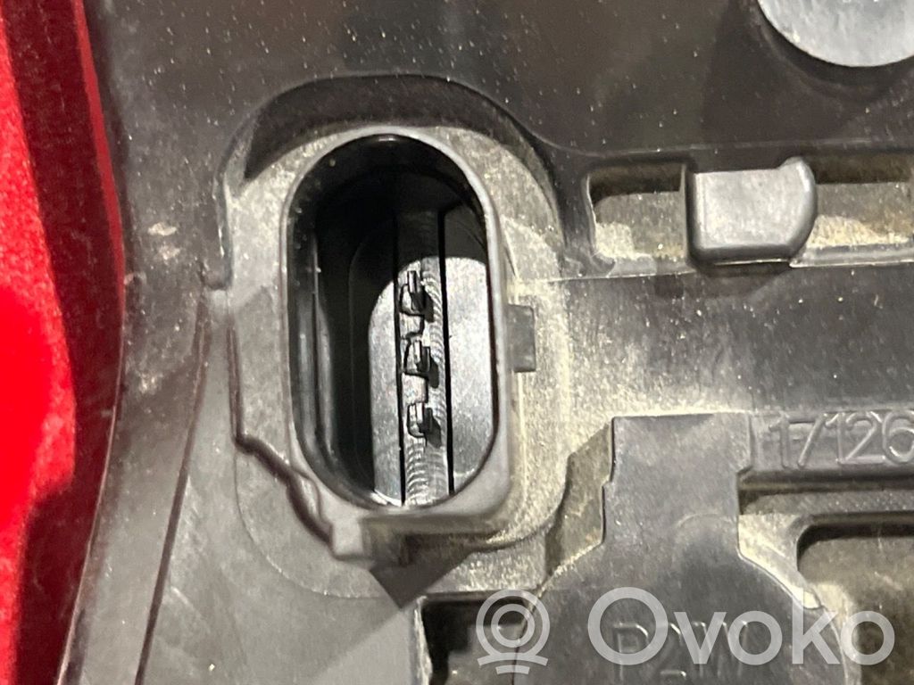 Audi A4 S4 B8 8K Aizmugurējais lukturis virsbūvē 