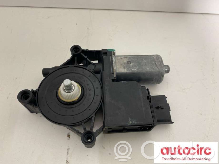 Opel Vivaro Front door window regulator motor 