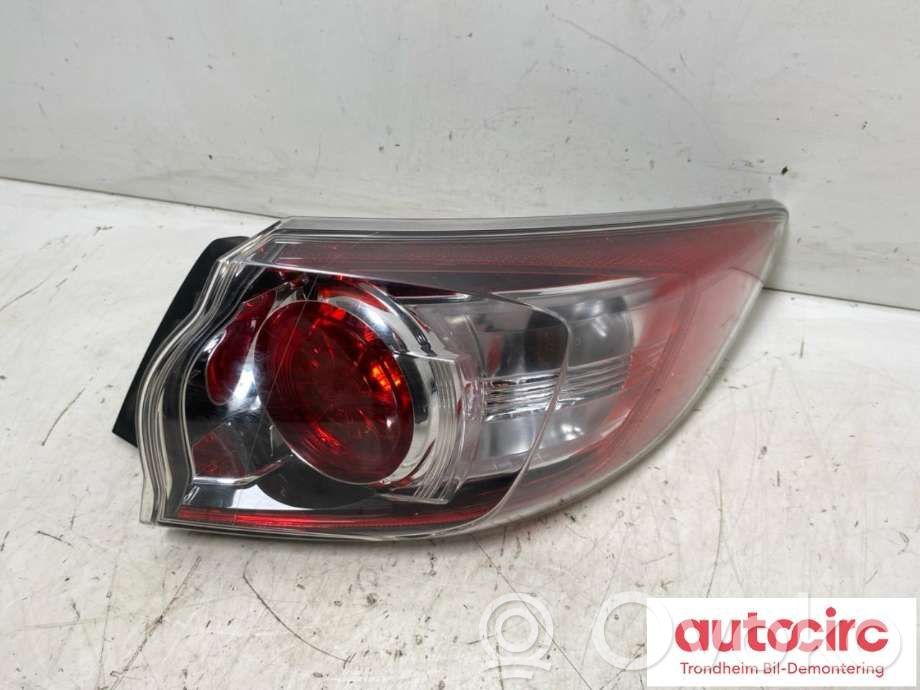 Mazda 3 II Aizmugurējais lukturis virsbūvē 