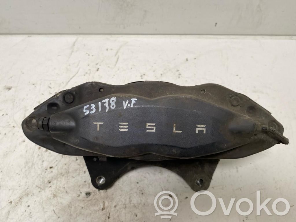 Tesla Model S Etujarrusatula 