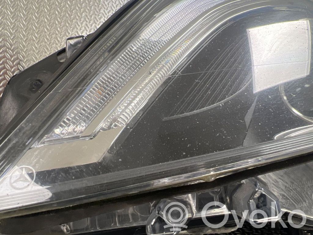 Mercedes-Benz B W246 W242 Lampa przednia 