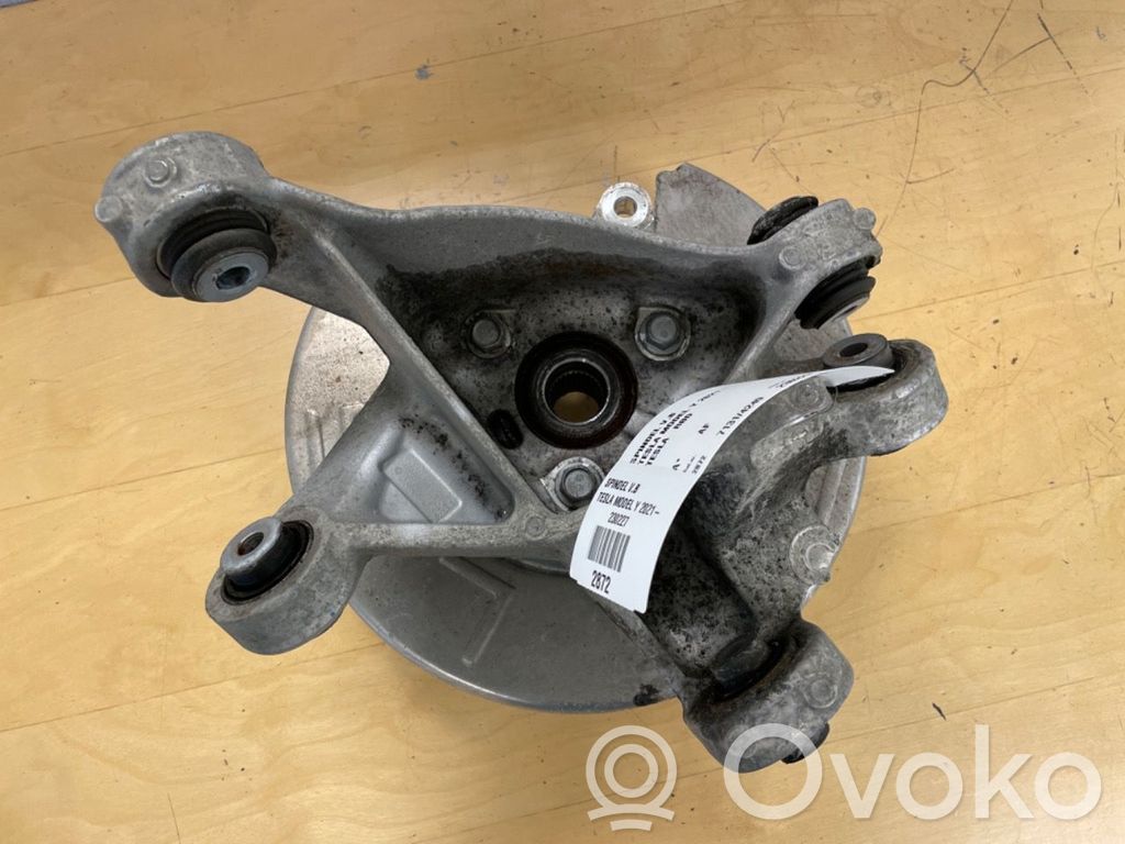 Tesla Model Y Achsschenkel hinten