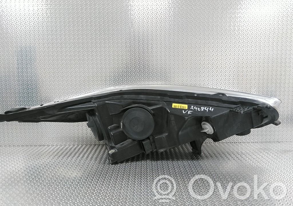 Ford Fiesta Headlight/headlamp 