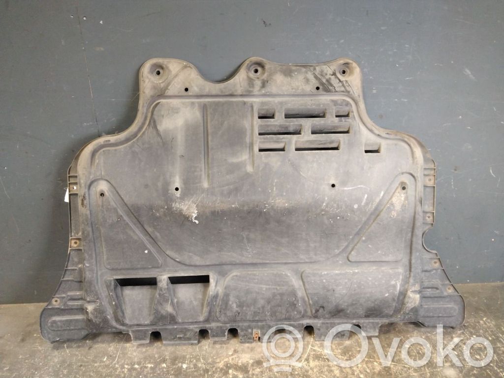 Volkswagen PASSAT B8 Engine splash shield/under tray 