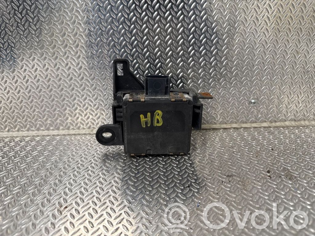 Volkswagen PASSAT B8 Senzor radar distronic 