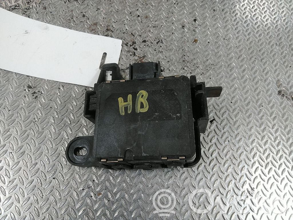 Volkswagen PASSAT B8 Sensore radar Distronic 