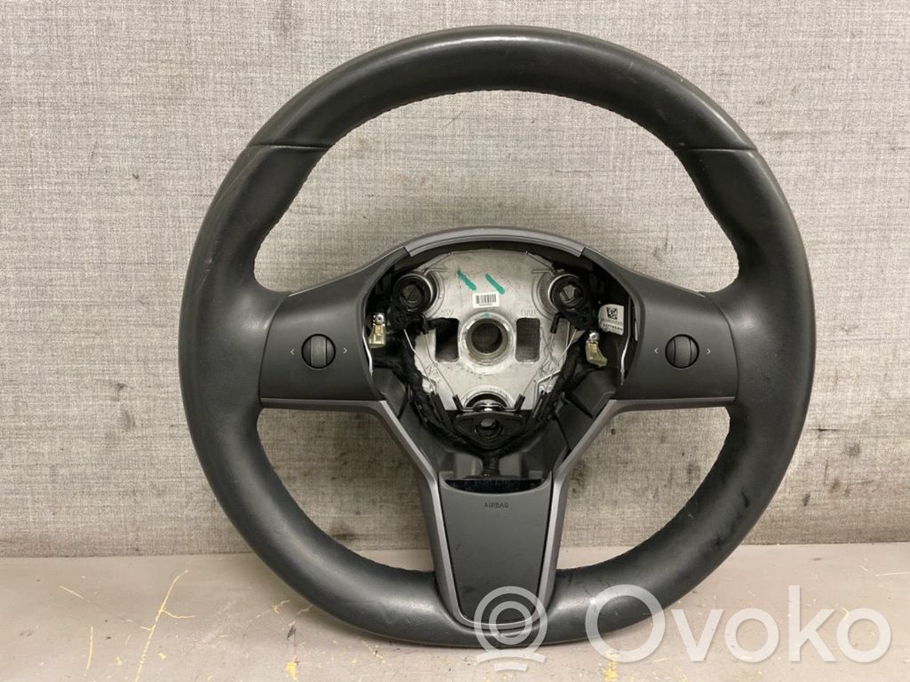 Tesla Model 3 Volan 