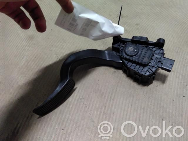 Accelerator throttle pedal   1011298,1011298