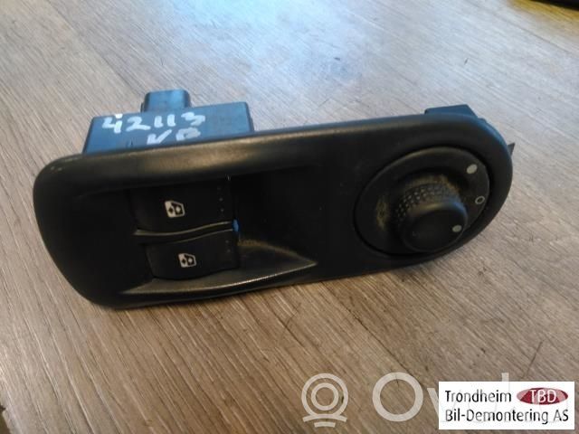 Opel Vivaro Electric window control switch 