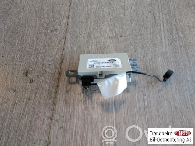 Land Rover Discovery 4 - LR4 Pystyantennivahvistin 