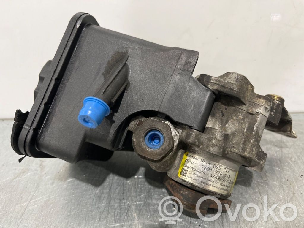 BMW 5 E39 Ohjaustehostimen pumppu 