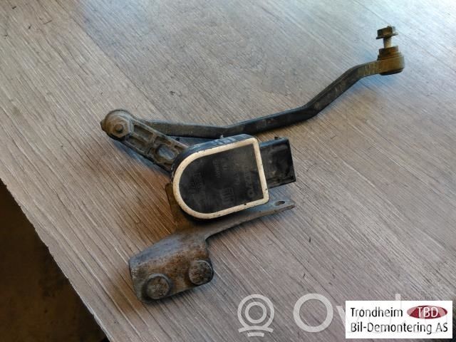 Volvo XC60 Senzor înălțime suspensie față pneumatică 