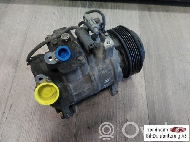 BMW 5 F10 F11 Ilmastointilaitteen kompressorin pumppu (A/C) 