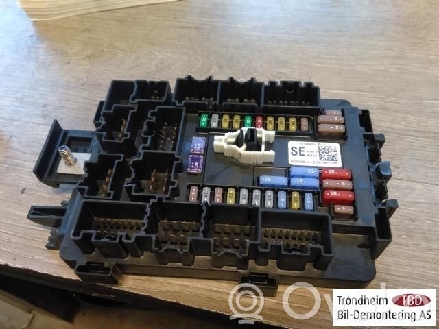 Tesla Model S Set scatola dei fusibili 