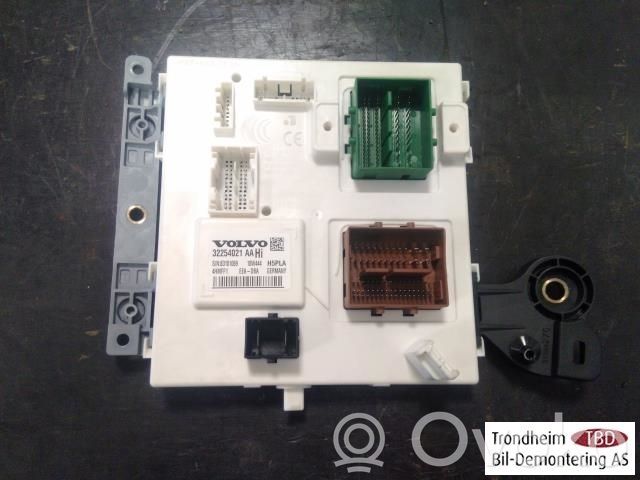 Volvo S90, V90 Unidad de control/módulo de carrocería central 