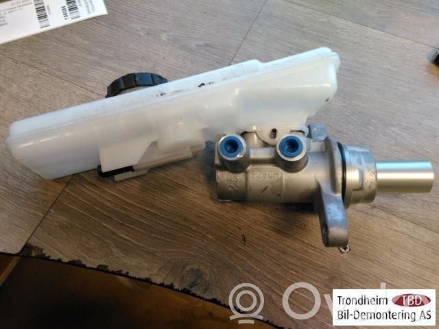 Tesla Model 3 Pääjarrusylinteri 